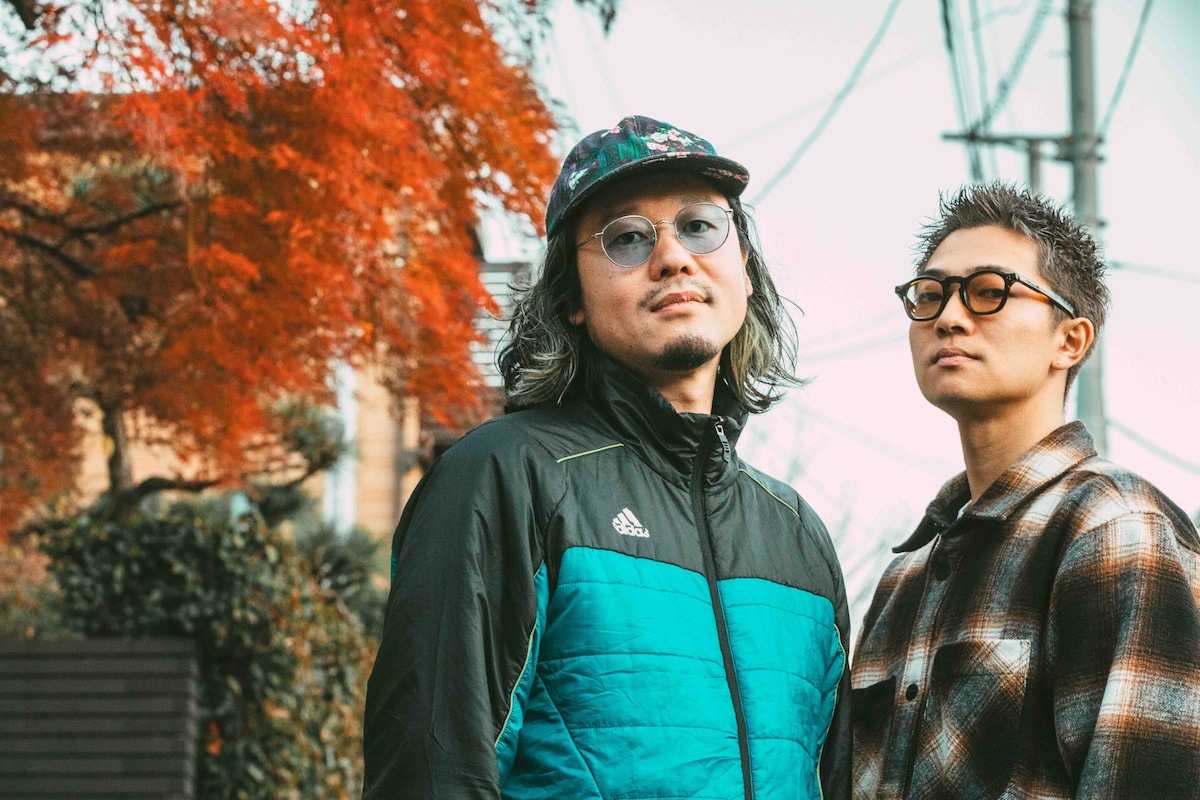 左から石毛輝（the telephones）、諸星翔希（7ORDER）。