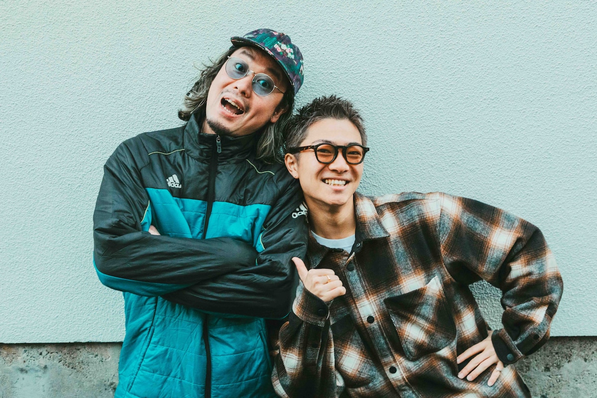 左から石毛輝（the telephones）、諸星翔希（7ORDER）。