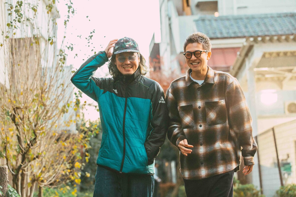 左から石毛輝（the telephones）、諸星翔希（7ORDER）。