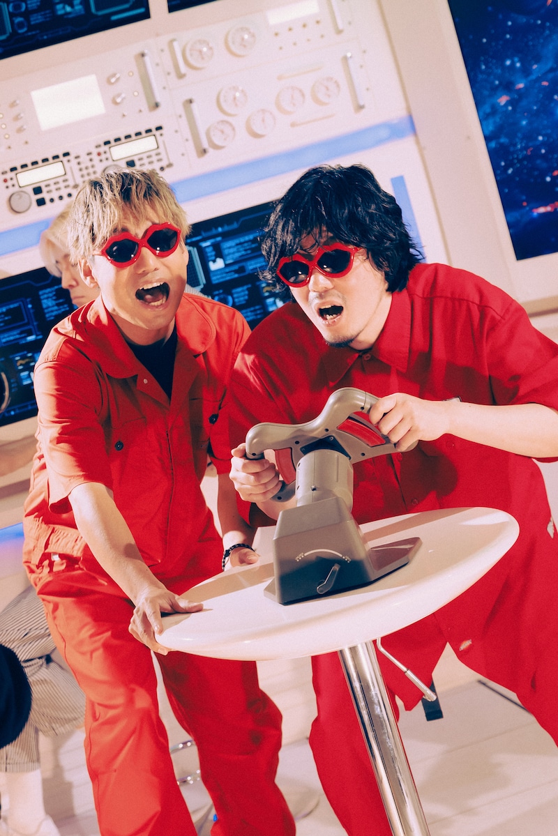 HIROKI（ORANGE RANGE）と石毛輝（the telephones）。