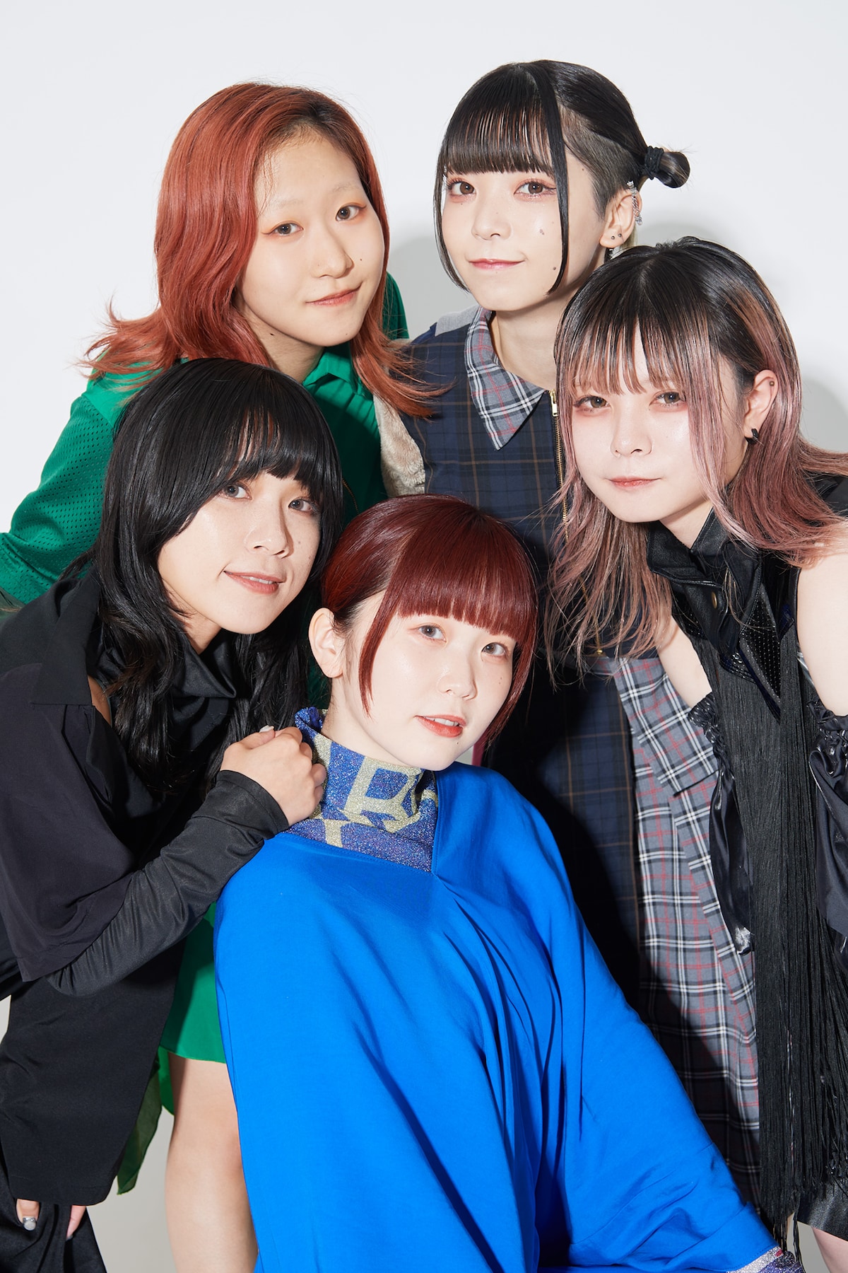 左上から時計回りにトギー（BiS）、ミユキエンジェル（豆柴の大群）、モグ・ライアン（ASP）、mayu（ExWHYZ）、ヤママチミキ（GANG PARADE）。