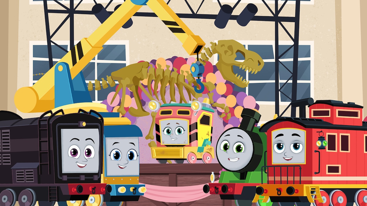 「映画 きかんしゃトーマス いっしょに歌おう！ドレミファ♪ソドー島」場面カット。たくさんの機関車や車たちが音楽祭のために力を合わせる