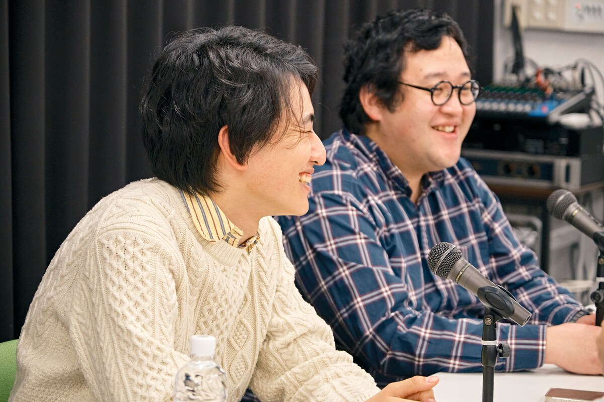 質問に答える春とヒコーキ。