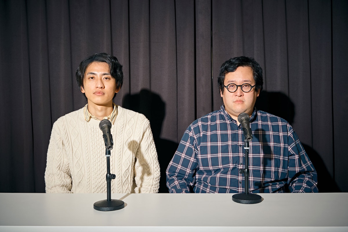 記者会見を開く春とヒコーキ。左から土岡哲朗、ぐんぴぃ。
