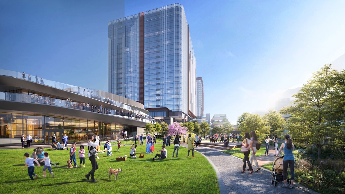 OIMACHI TRACKSはオフィス、ショップ＆レストラン、ホテル、レジデンスが入る地上26階建ての設計。大井町駅改札を出た直後、目の前に大きな外観が広がる