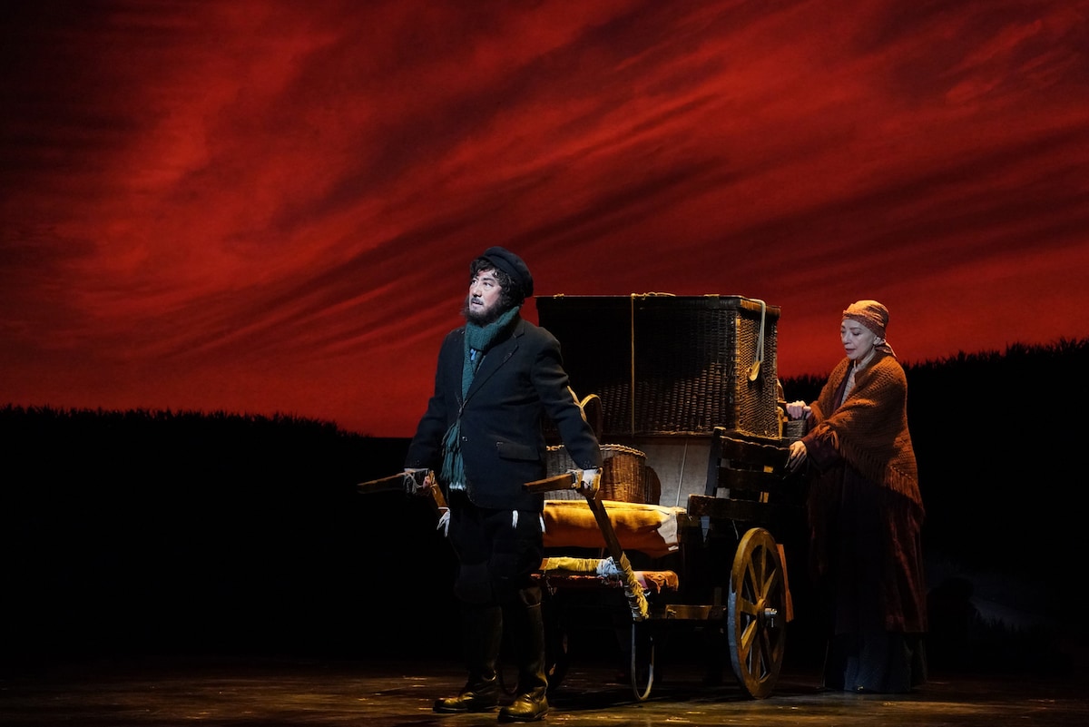 ミュージカル「屋根の上のヴァイオリン弾き」より。（写真提供：東宝演劇部）