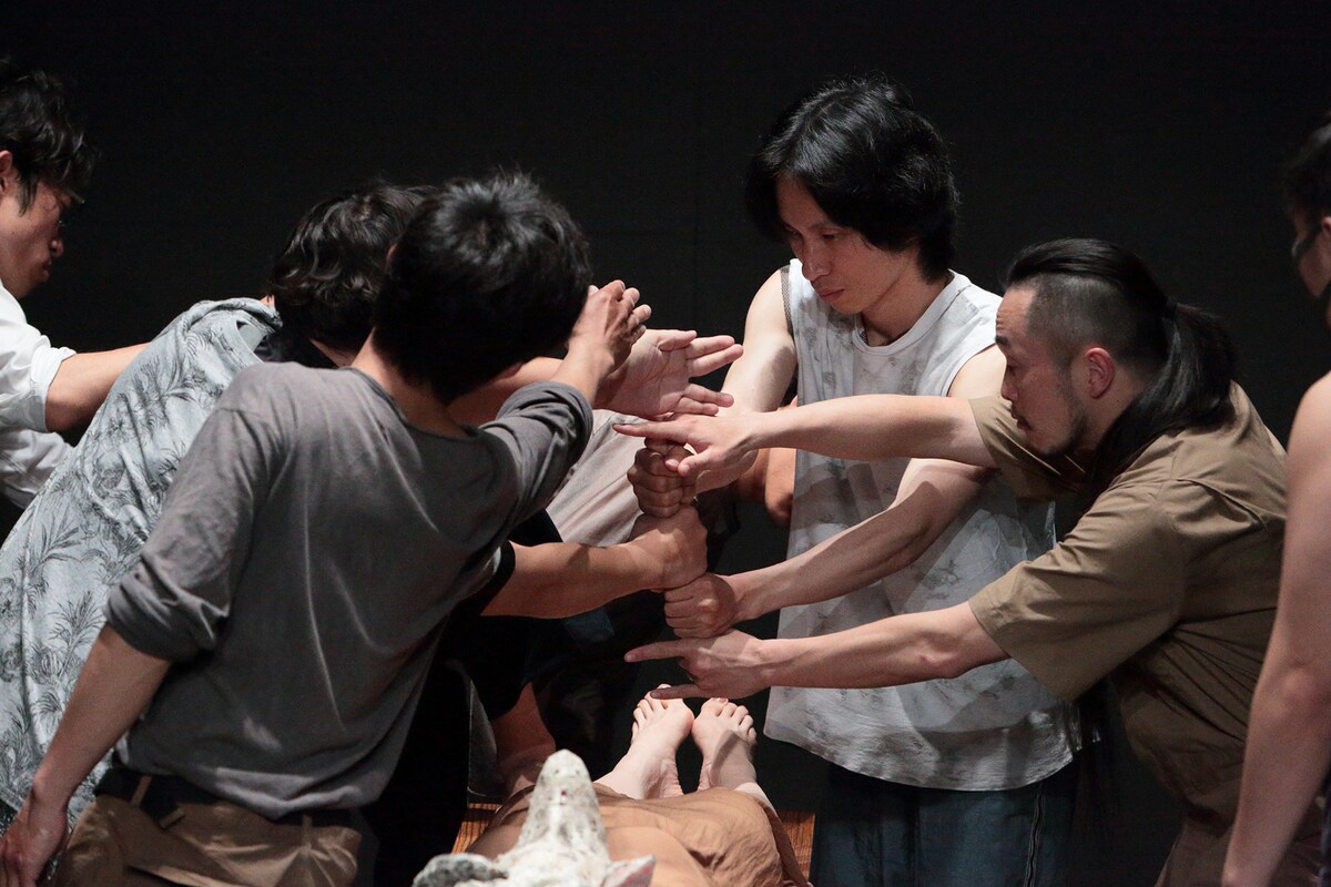 「捌く」2017年初演より。（Photo by Kai Maetani）