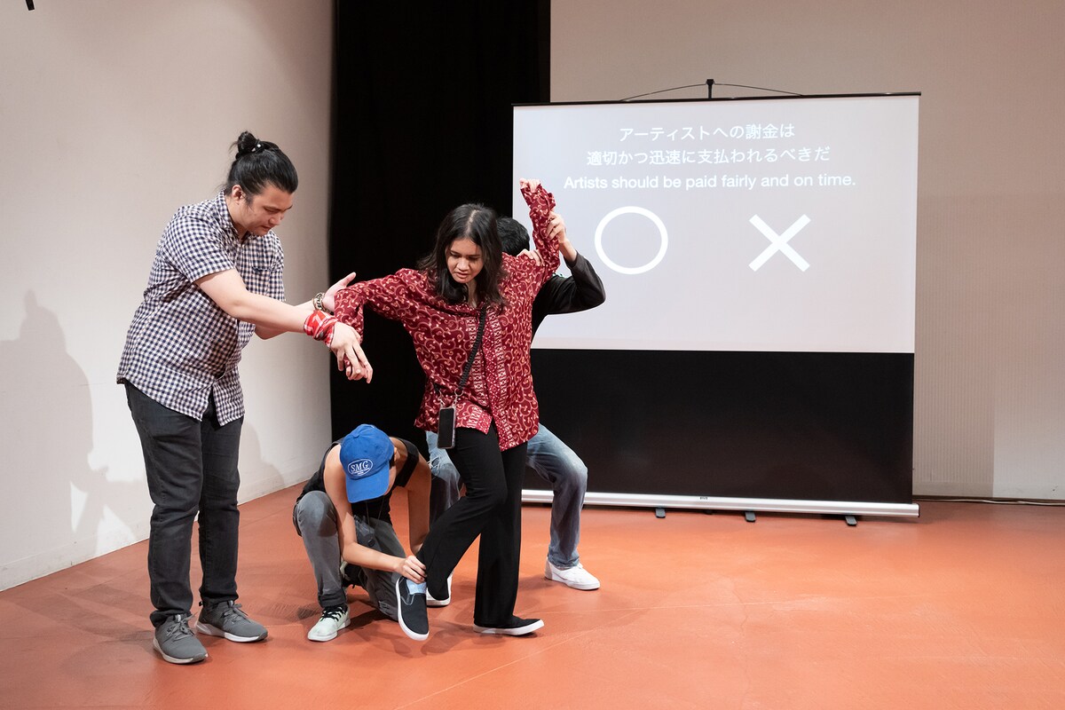 東京芸術祭ファーム2022 Farm-Lab Exhibition パフォーマンス試作発表「Education（in your language）」より。（撮影：松本和幸）