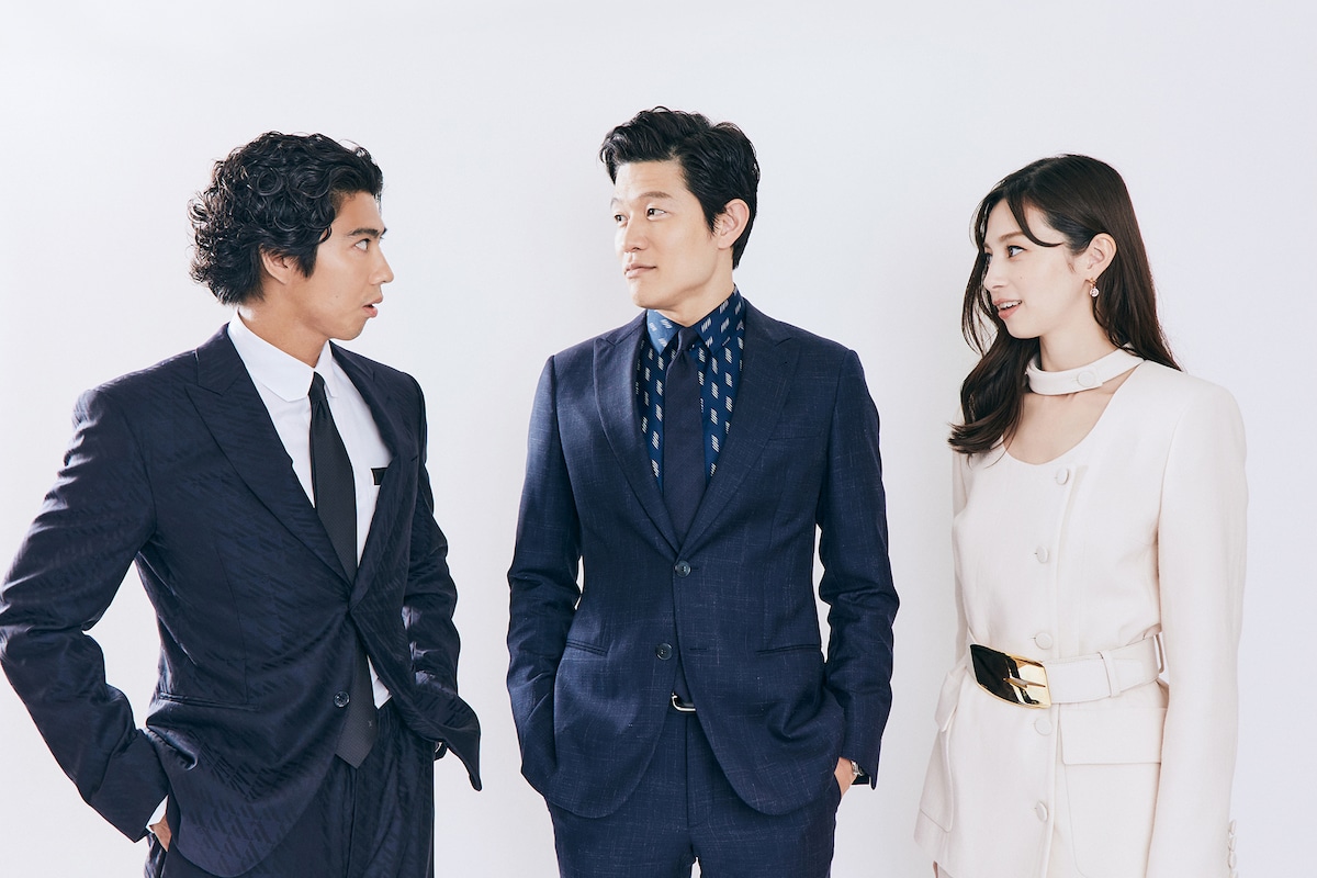 左から賀来賢人、鈴木亮平、中条あやみ。