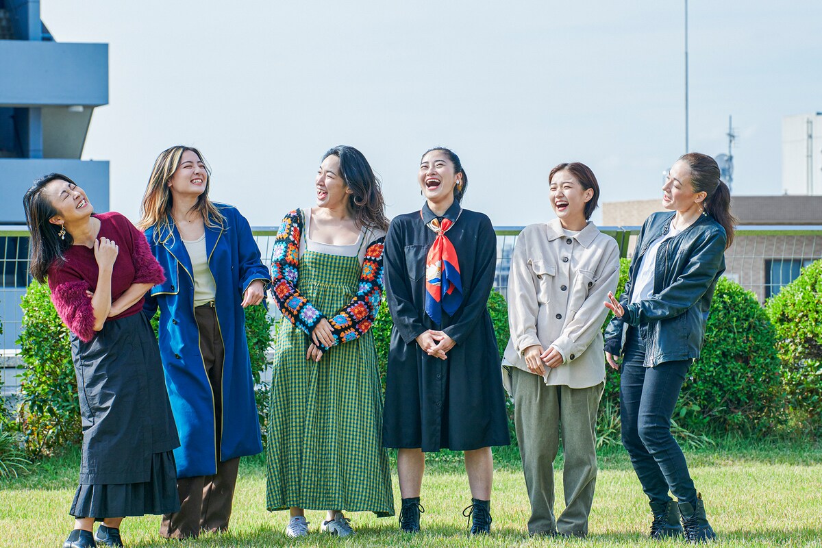 左から飯野めぐみ、鈴木瑛美子、原田真絢、森加織、山本咲希、シルビア・グラブ。