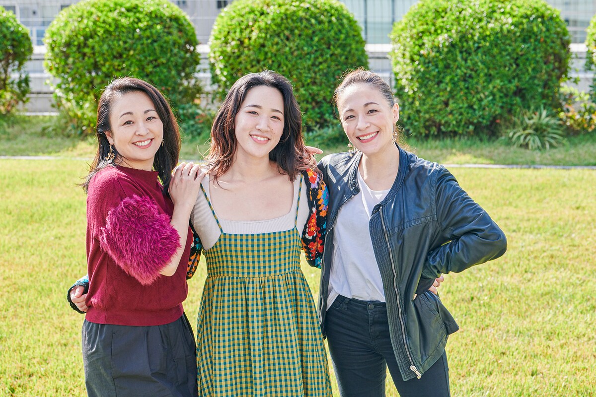 左から飯野めぐみ、原田真絢、シルビア・グラブ。