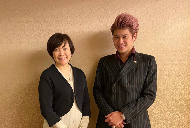 左から安倍昭恵、TOMORO（写真提供：TOMORO）。