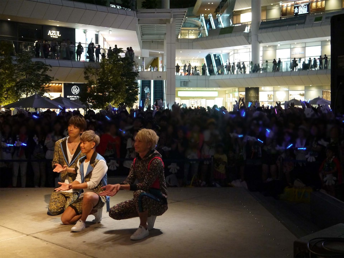 2013年5月、シングル「片想い。～リナリア～ / スタートライン！」リリースイベントの様子。