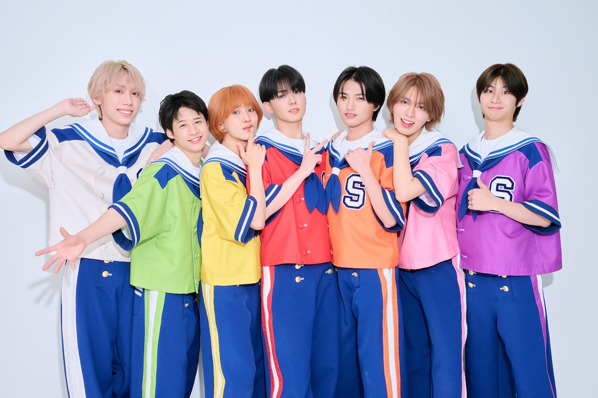 THE SUPER FRUIT。左端が阿部隼大。