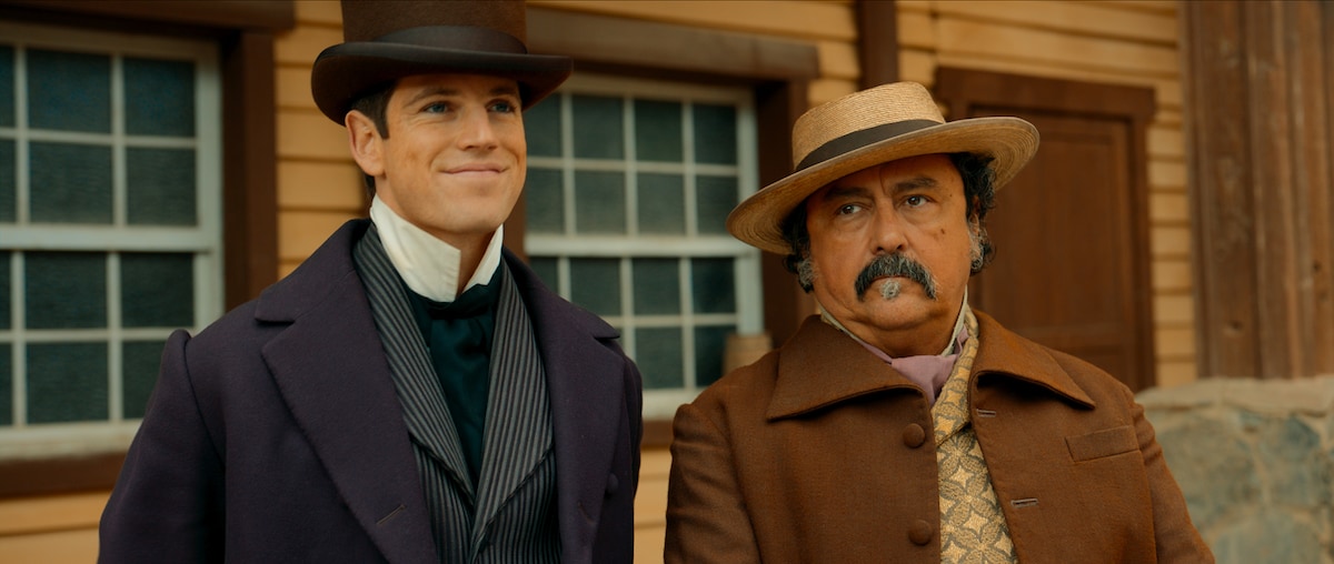 ドラマ「ZORRO」より。主演はNetflixシリーズ「エリート」でも知られるスペイン人俳優ミゲル・ベルナルデアウ（左）。