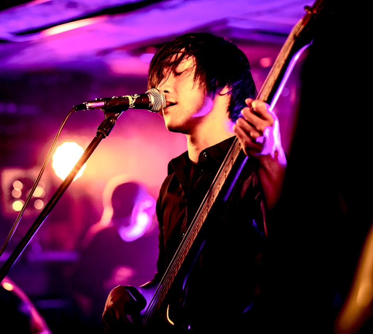 田村ヒサオ(B, Vo)