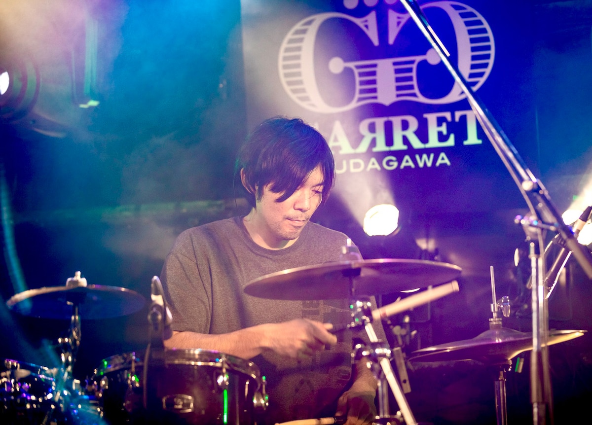 加勢本タモツ(Dr)