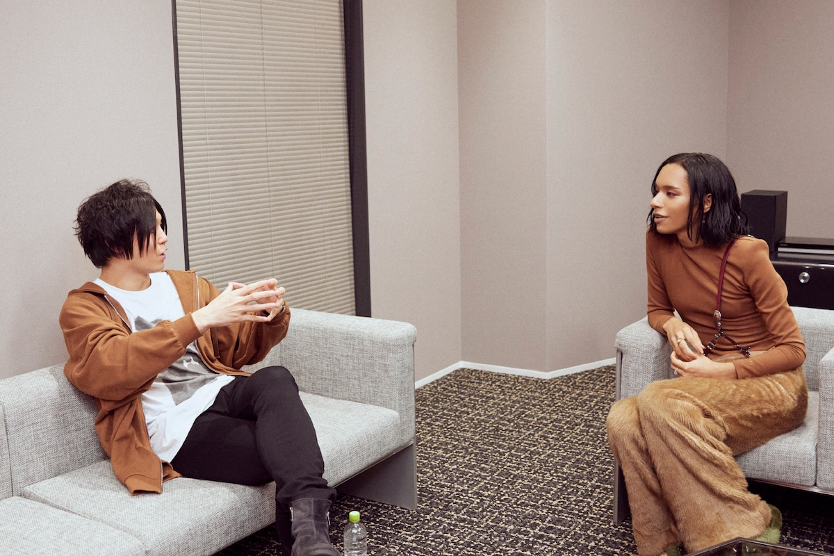 左から田淵智也(UNISON SQUARE GARDEN / B)、アヴちゃん(女王蜂 / Vo)。