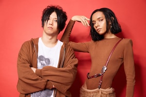 UNISON SQUARE GARDEN田淵智也×女王蜂アヴちゃん対談｜大みそか配信ライブで初対バン、2組に共通するライブへの情熱