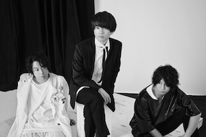 UNISON SQUARE GARDEN「カオスが極まる」インタビュー｜ユニゾンの挑戦は止まらない、アニメ「ブルーロック」主題歌で表現した新たなサウンドアプローチ