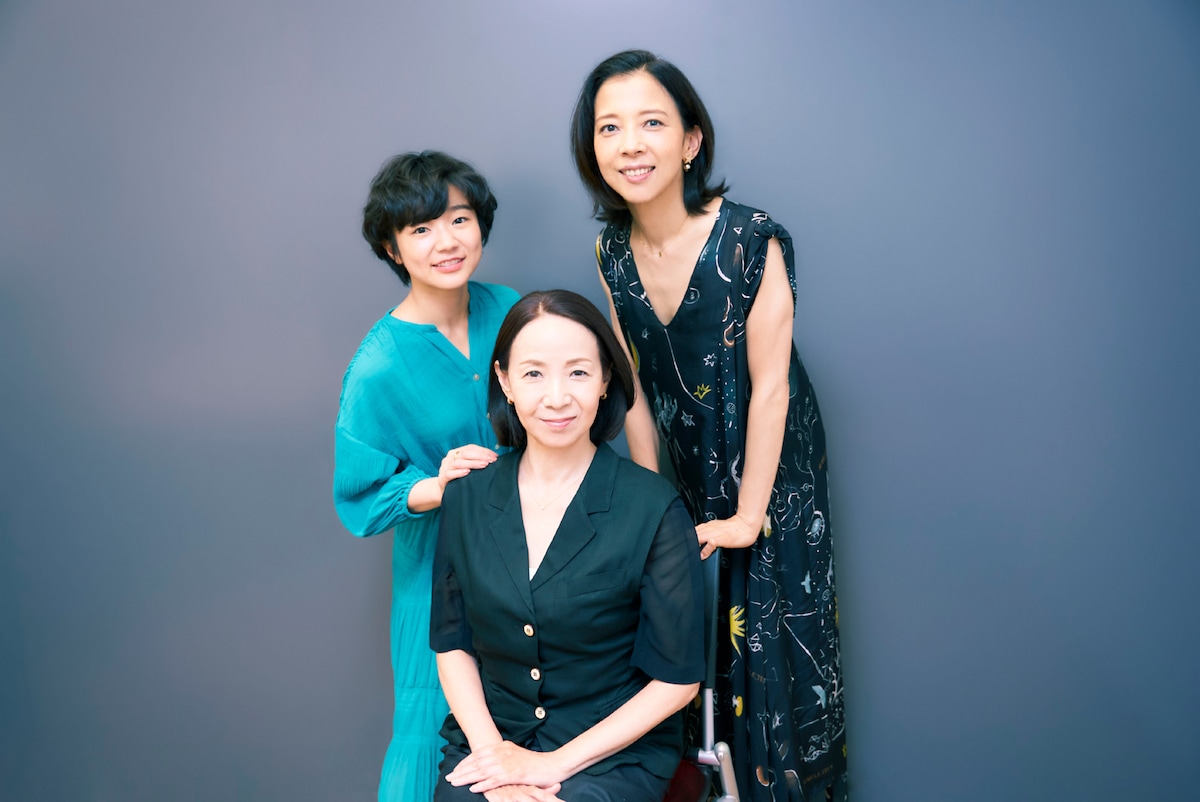 左から平体まひろ、保坂知寿、霧矢大夢。