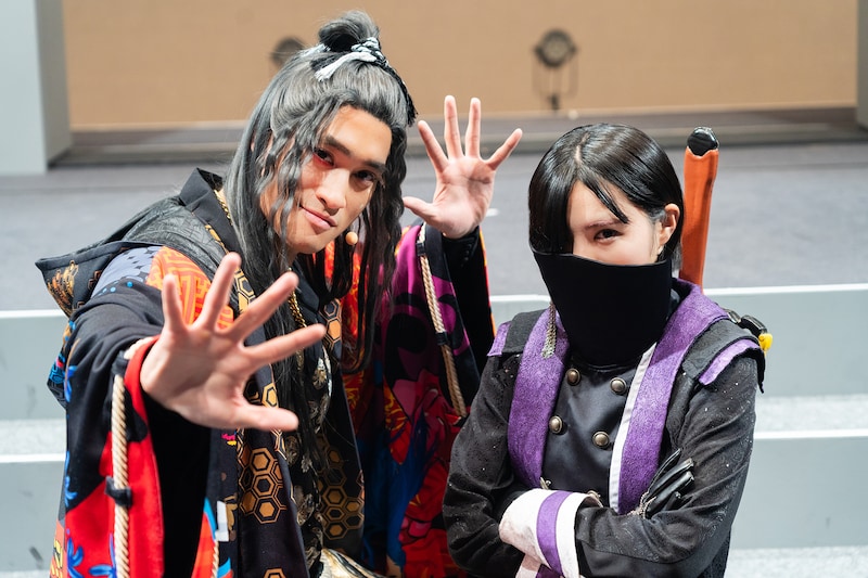 左から佳久創、平川結月。