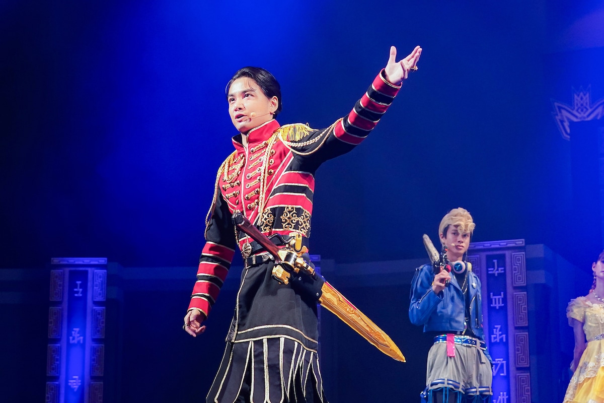 「王様戦隊キングオージャー ファイナルライブ」より、矢野聖人演じるラクレス・ハスティー。