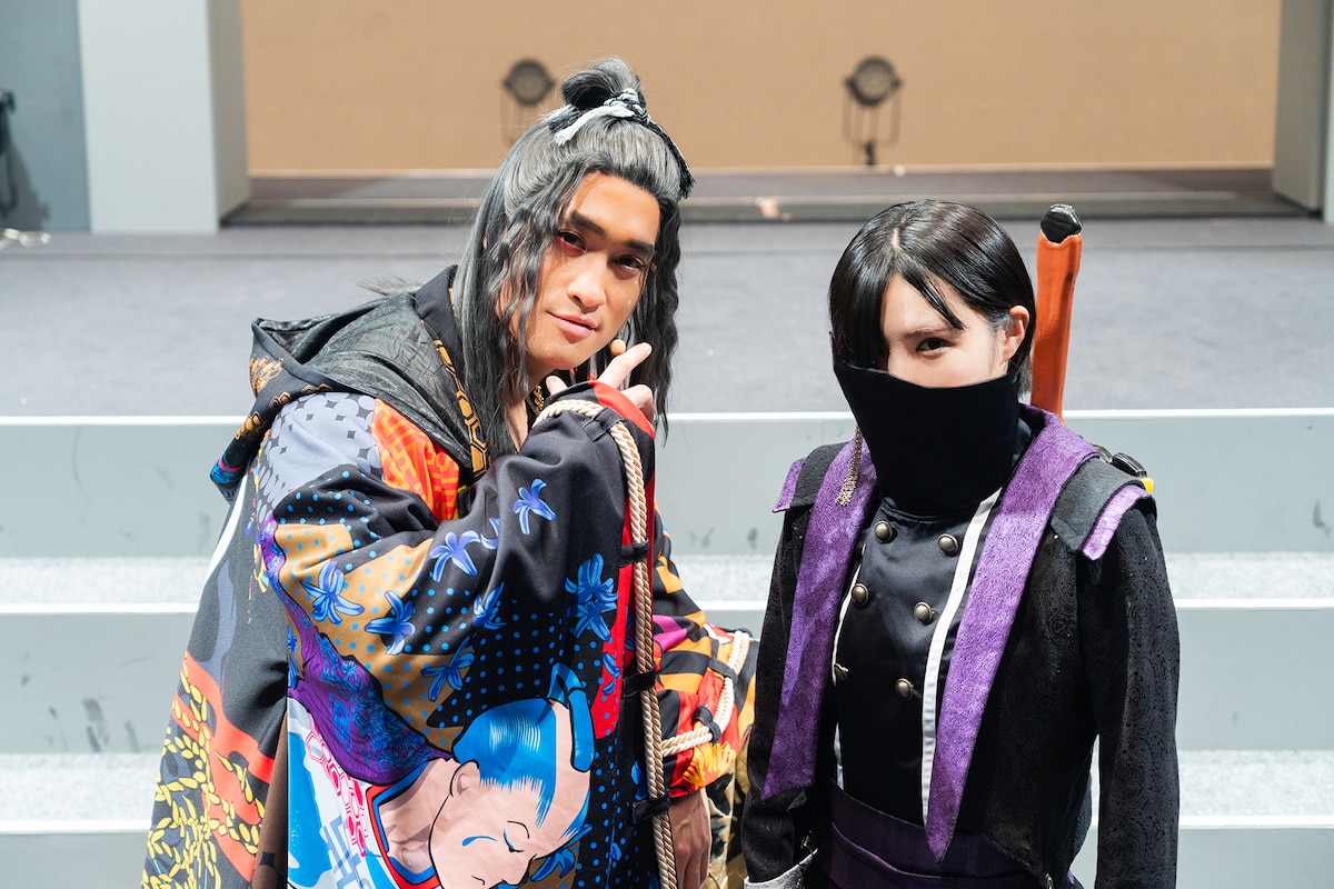 左から佳久創、平川結月。