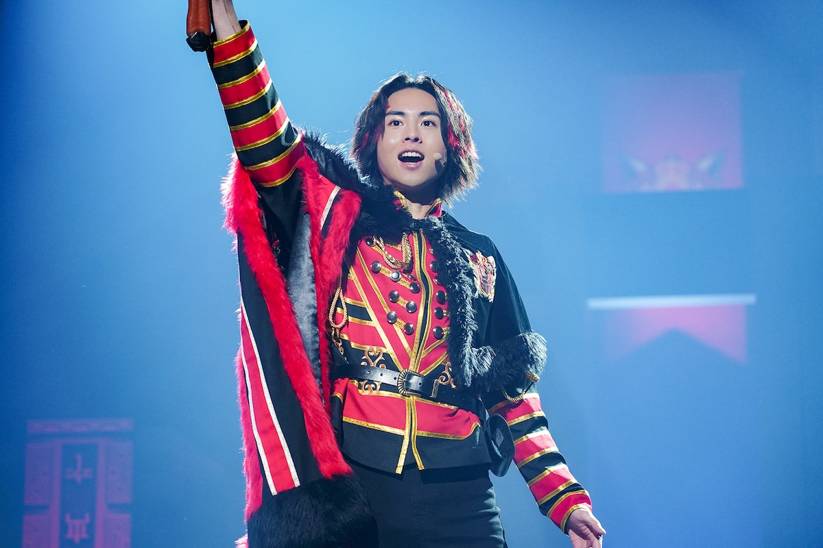 「王様戦隊キングオージャー ファイナルライブ」より、酒井大成演じるギラ・ハスティー。