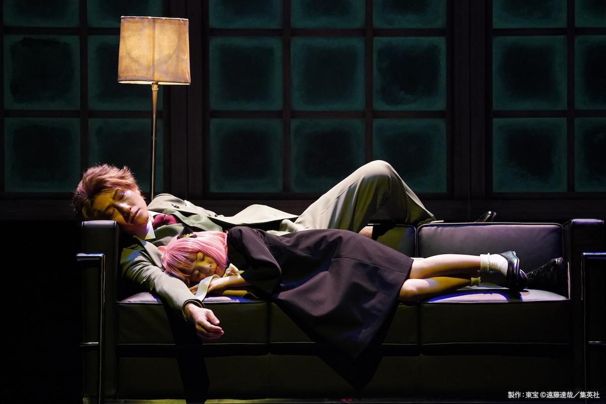 ミュージカル「SPY×FAMILY」より、鈴木拡樹出演回の様子。