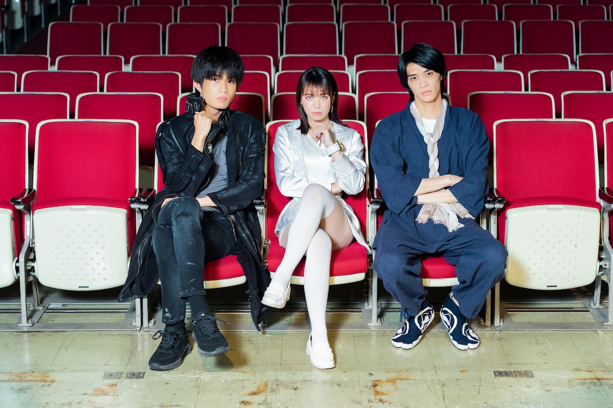 左から柊太朗、宮崎あみさ、別府由来。