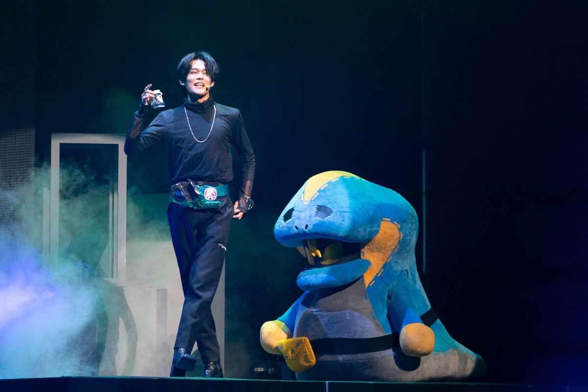 カゲロウ（左）は大二から生まれた悪魔。テレビシリーズと同じく、この「ファイナルステージ」でも日向亘が大二との2役を演じている。右はさくらの悪魔であるラブコフ。