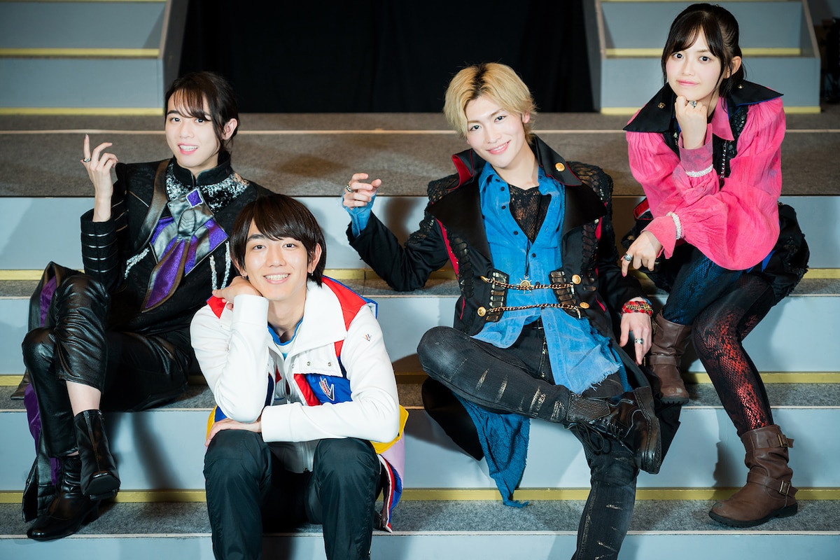 左から世古口凌、駒木根葵汰、増子敦貴、森日菜美。