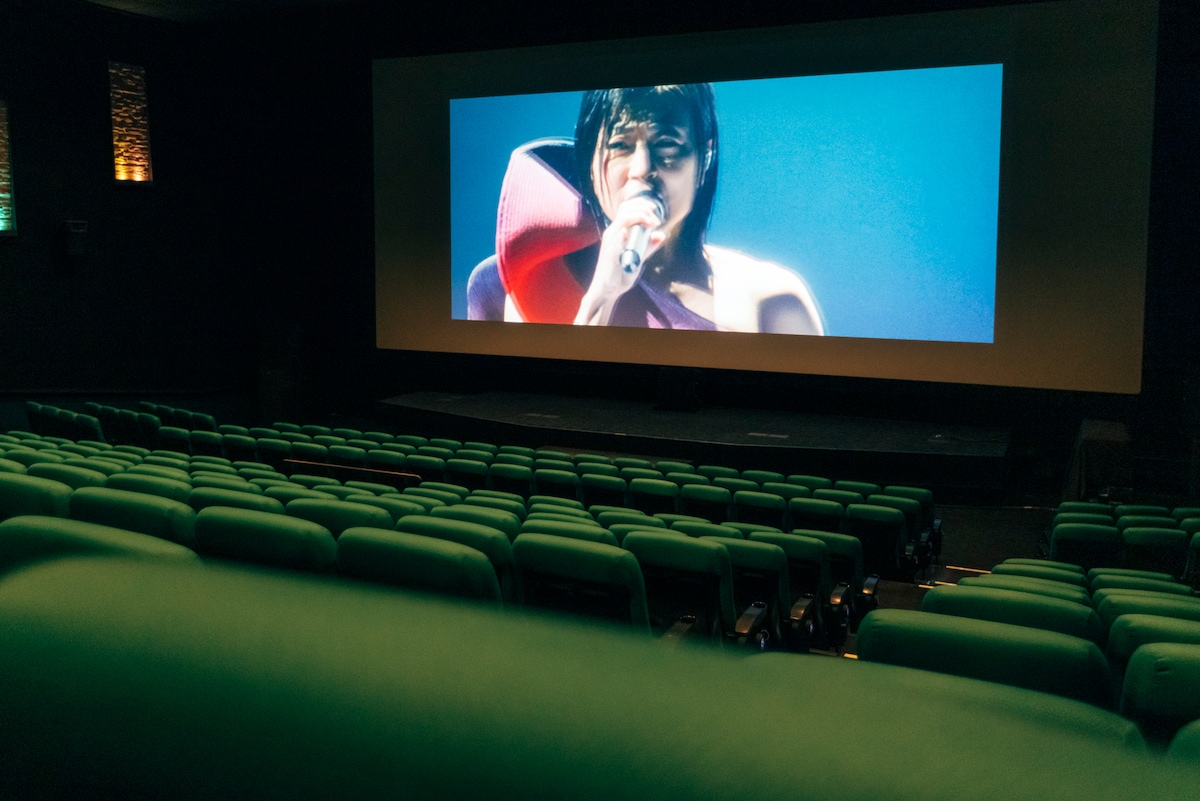 「HIKARU UTADA LIVE CHRONICLES in cinema」大阪会場の様子。