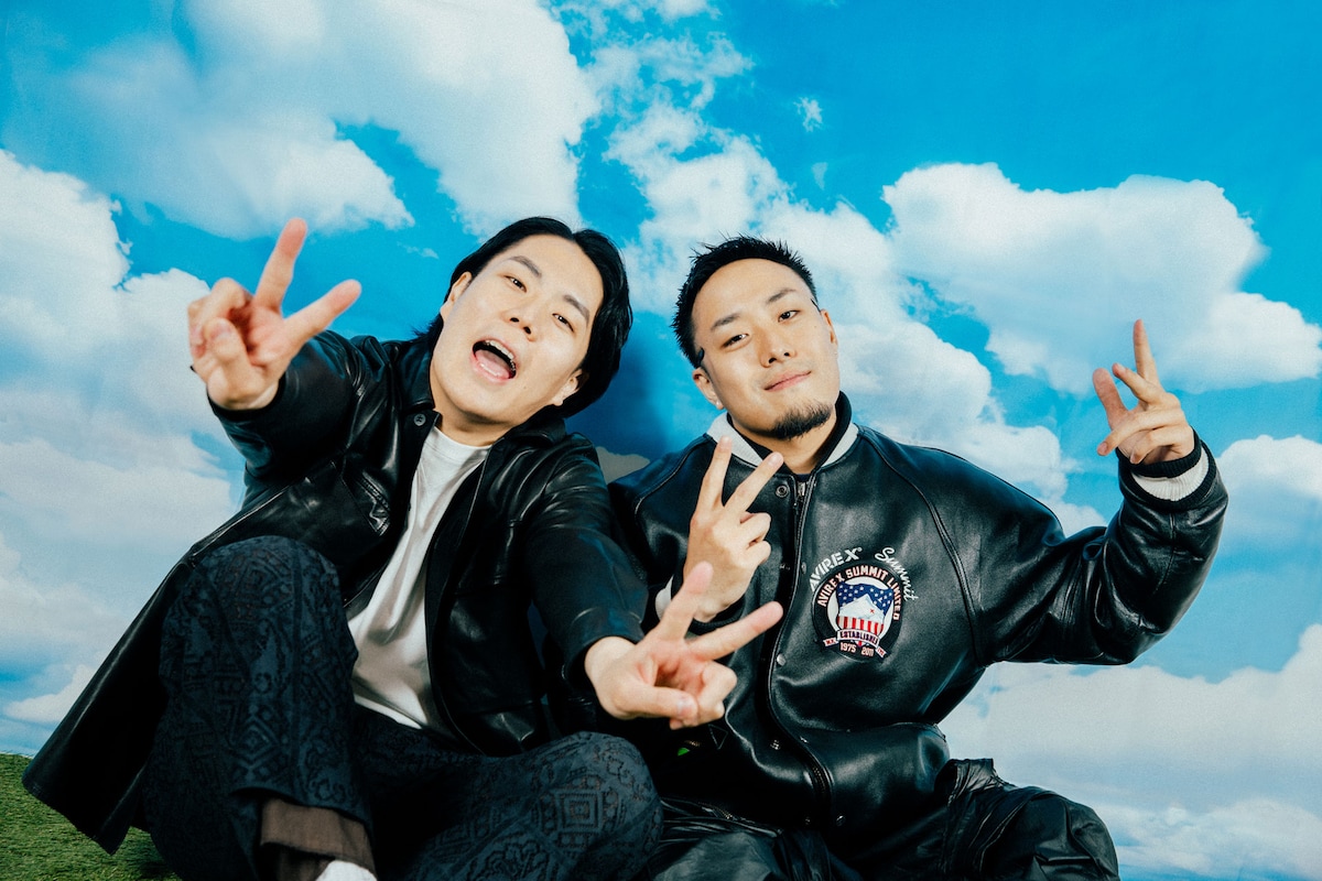 左から髙比良くるま、VaVa。