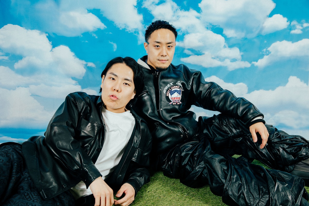 左から髙比良くるま、VaVa。