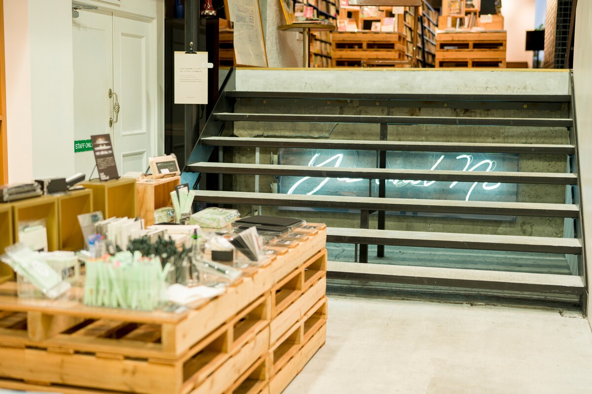 階段を登ってデートスタート！