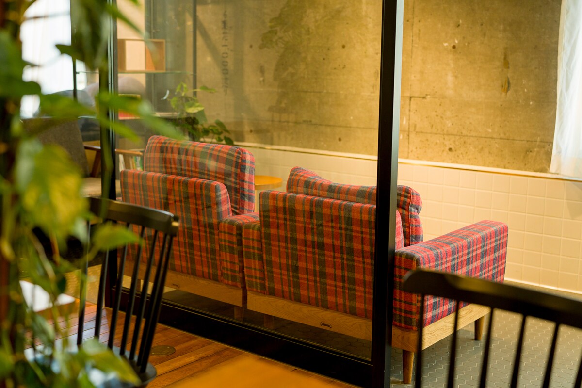 店内の喫茶コーナーはゆったりとくつろげる空間に。