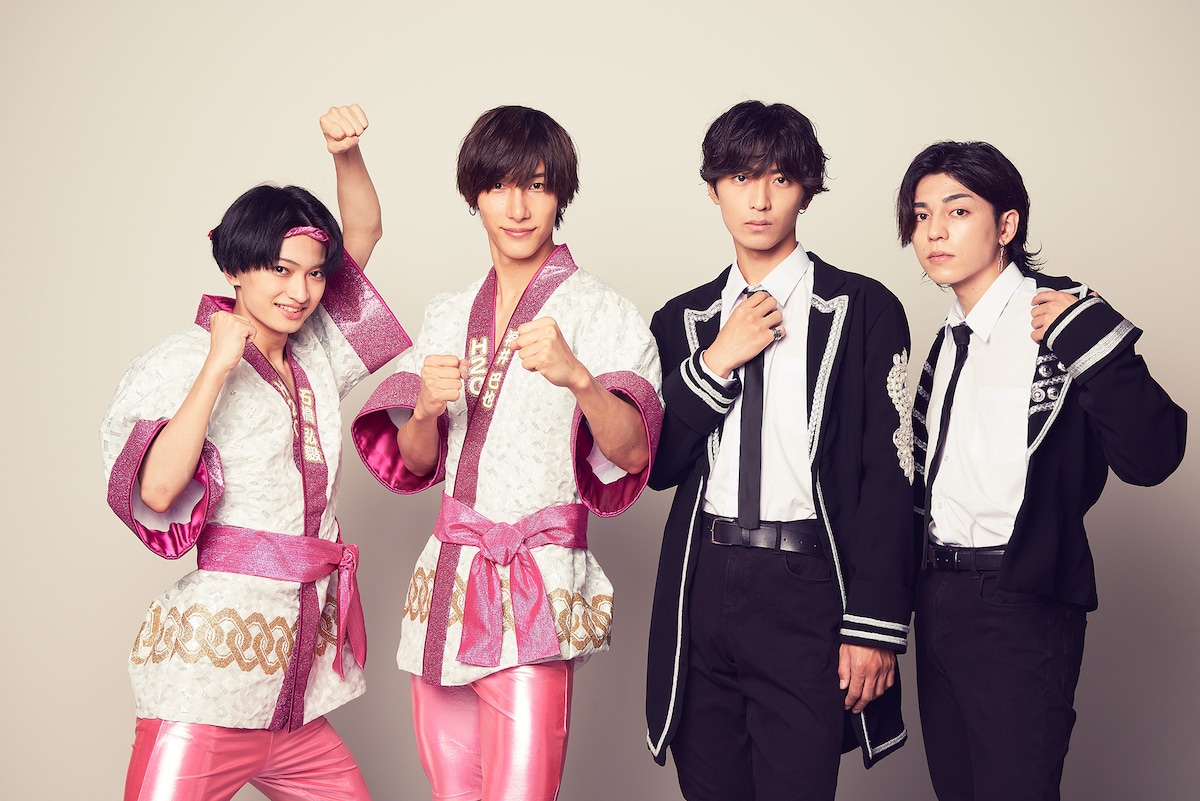 THE PINK by VOYZ BOYから福井巴也と石橋弘毅、THE YELLOW by VOYZ BOYから赤名竜之輔と渡邉嘉寿人。