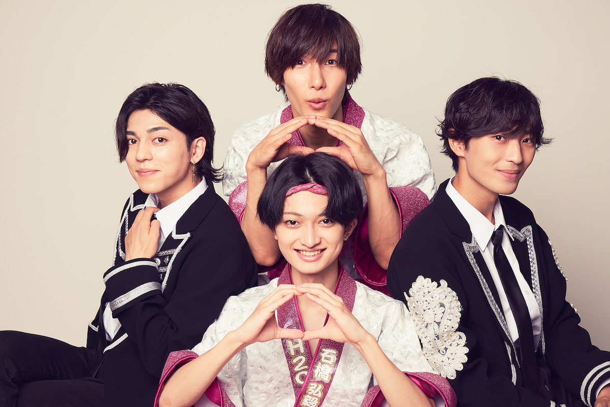 THE PINK by VOYZ BOYから福井巴也と石橋弘毅、THE YELLOW by VOYZ BOYから赤名竜之輔と渡邉嘉寿人。