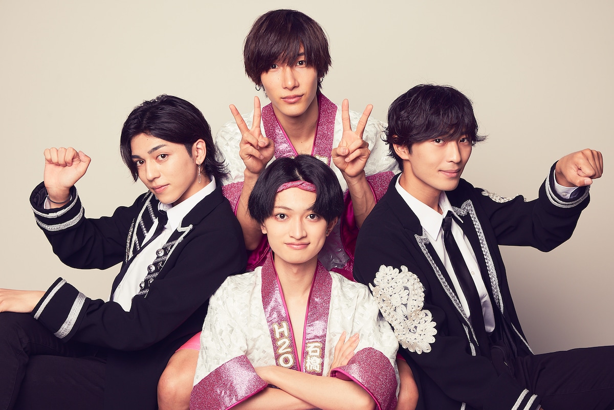 THE PINK by VOYZ BOYから福井巴也と石橋弘毅、THE YELLOW by VOYZ BOYから赤名竜之輔と渡邉嘉寿人。