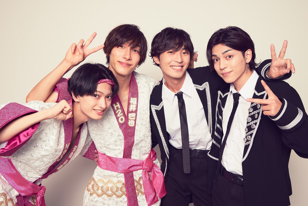 THE PINK by VOYZ BOYから福井巴也と石橋弘毅、THE YELLOW by VOYZ BOYから赤名竜之輔と渡邉嘉寿人。