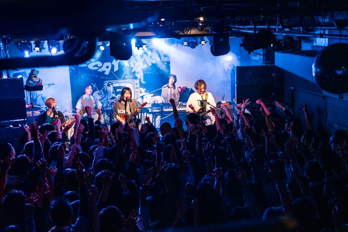 下北沢ERAで開催されたワンマンライブ「祝!メジャーデビュー5周年記念公演」の様子。(撮影:かい)