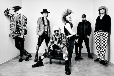 湾岸の羊インタビュー｜ロッカーたちが“トラベリング・バス”で全国ツアー、過密スケジュールでも 「自分のことは自分でやる」