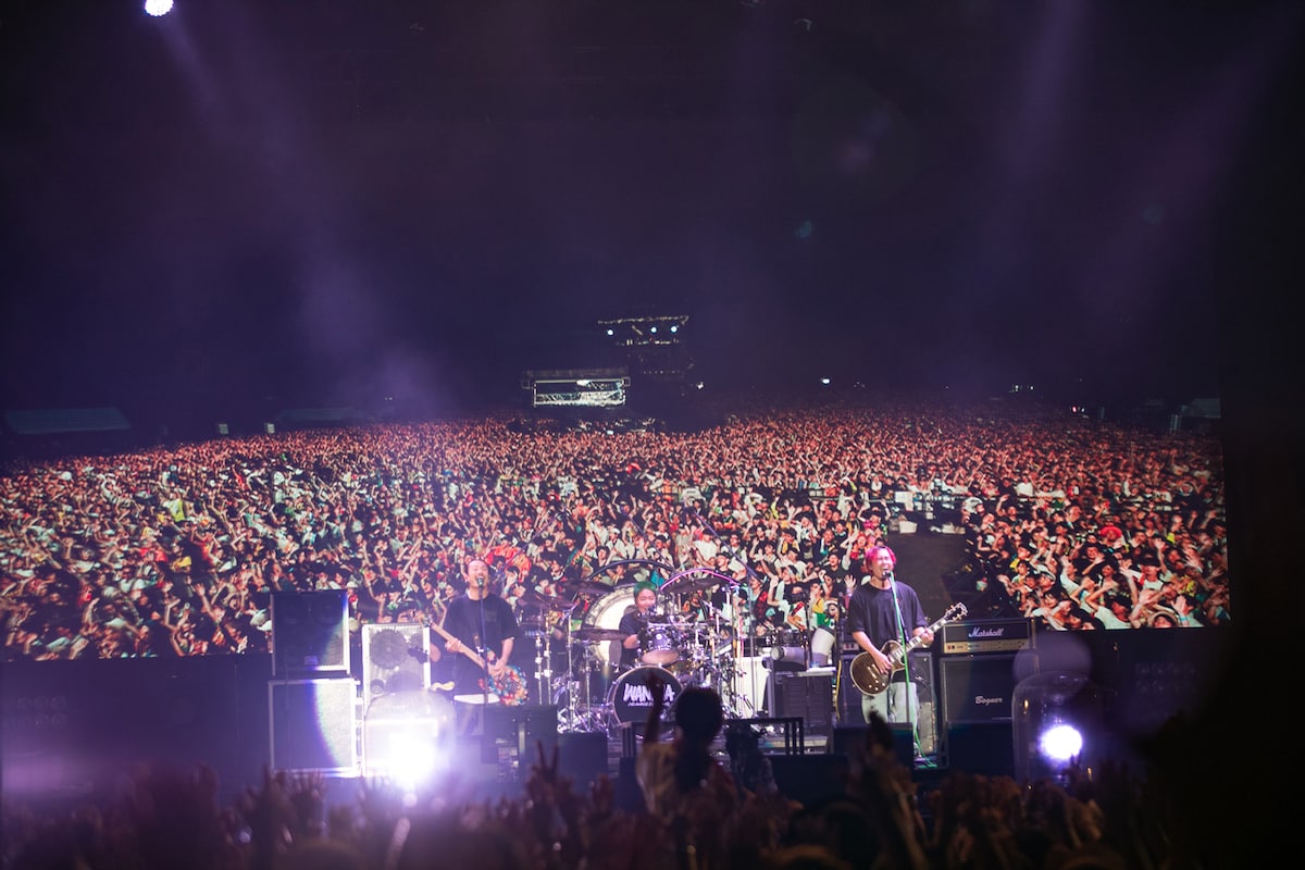 「WANIMA presents 1CHANCE FESTIVAL 2023」初日公演より、WANIMAのライブの様子。（Photo by SARU［SARUYA AYUMI］）