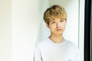 加藤拓也が語るシス・カンパニー公演「ザ・ウェルキン」、彗星がめぐる空の下、女性たちがそれぞれの価値観を露呈させる
