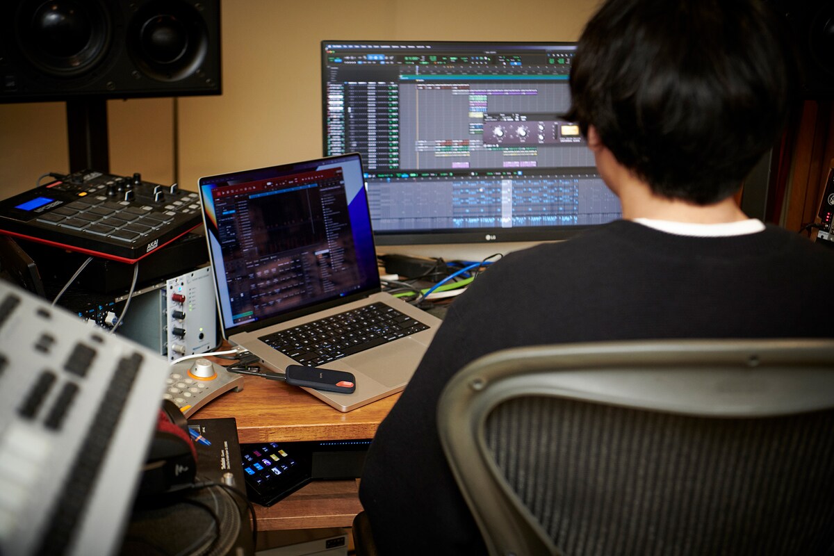 STUTSの楽曲制作の様子。