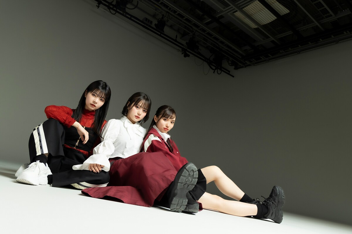 左からNATSU、ACE、ACO。