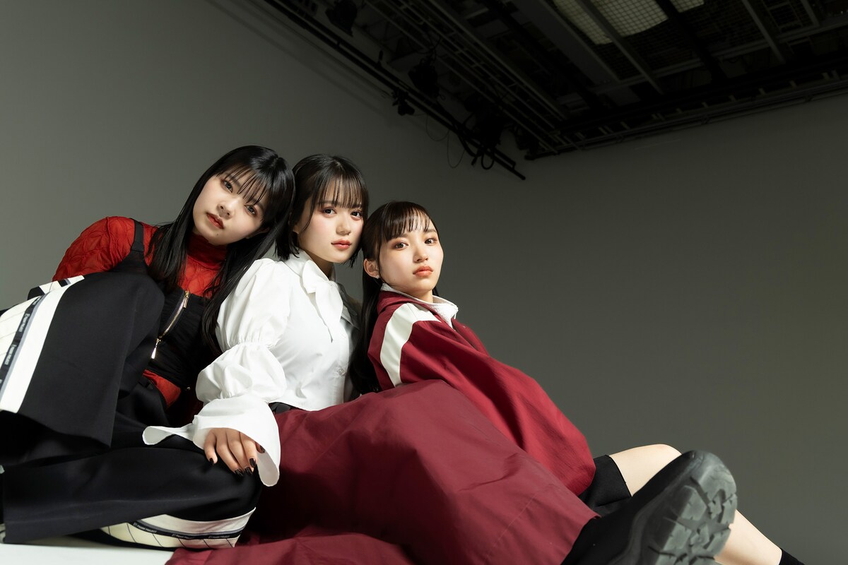 左からNATSU、ACE、ACO。