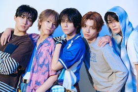 WILD BLUE特集｜作詞に振付、5人が伸びしろを感じ合った1stアルバム「CURVE」インタビュー